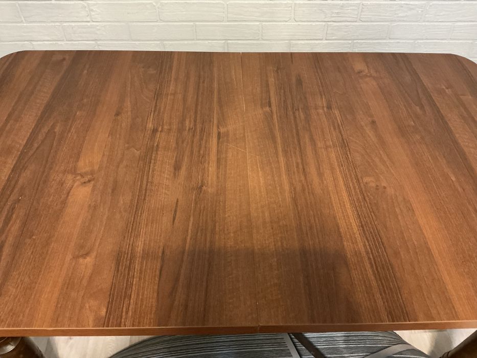 Продается шкаф со стульями