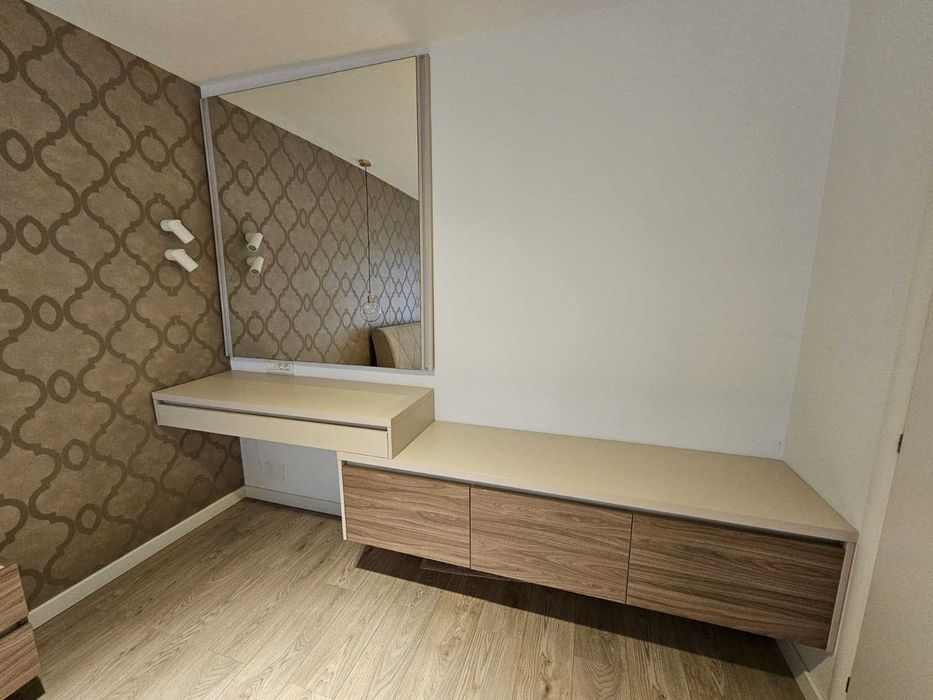 Mobila dormitor cu masuta machiaj (oglinda inclusa) + noptierele!!