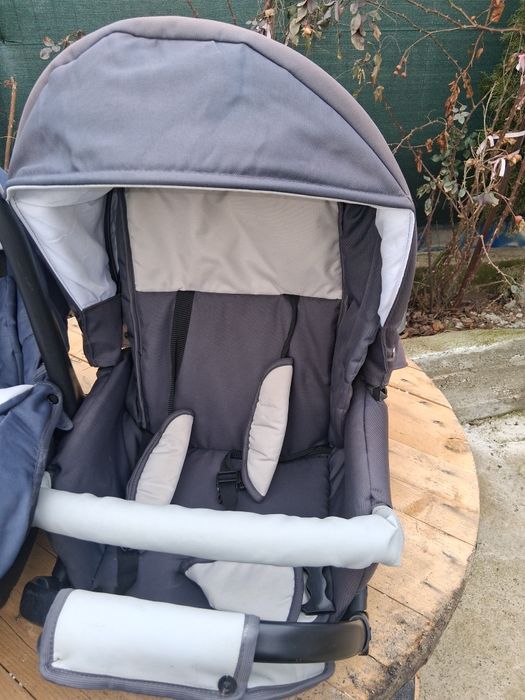 Vând cărucior 3 în 1