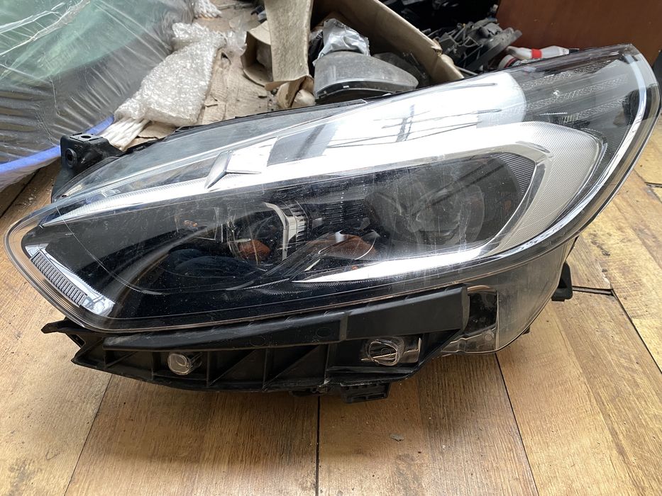 Far Ford S-Max 2 2015 - 2023 faruri dreapta stanga