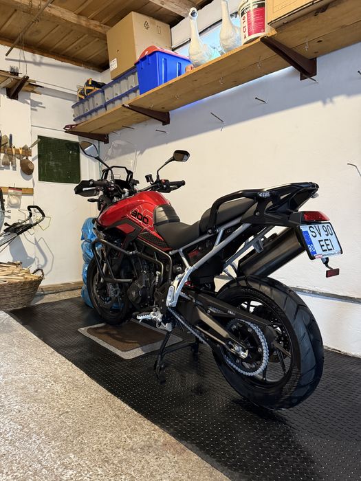Motocicleta Triumph Tiger 900 GT PRO 2024.