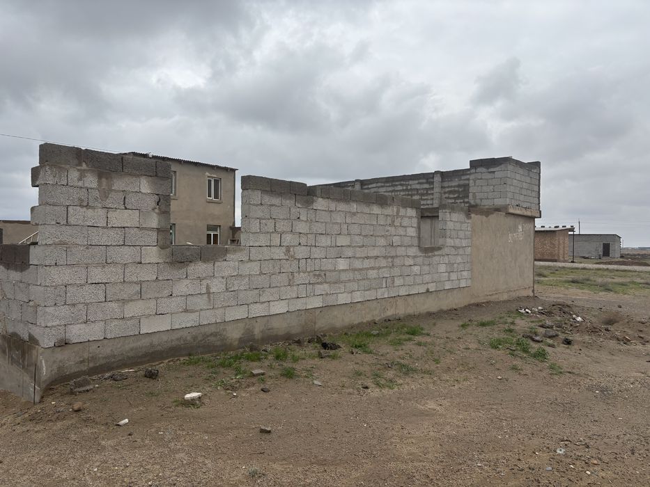 Центр камазда  4 соток 2 хона 2 этаж килинган  келиштириб бервораман