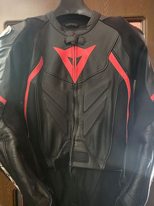 Мото екип Dainese размер 50 със забележки