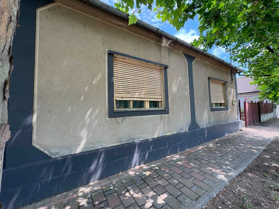 Vand casa din caramida, la strada principala, in Sannicolau Mare