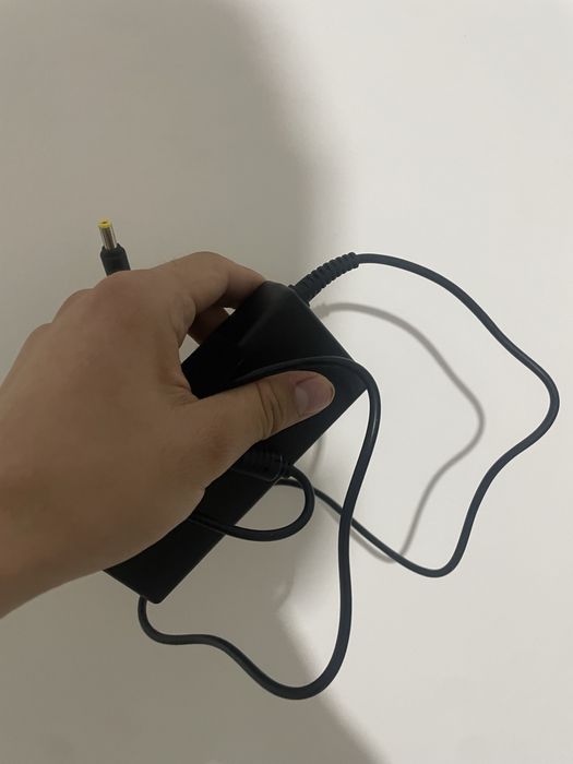 зарядное устройтсво для ноутбука