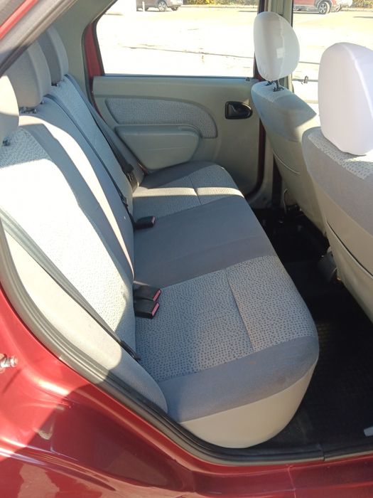 Dacia Logan = 1,6 = aer condiționat =