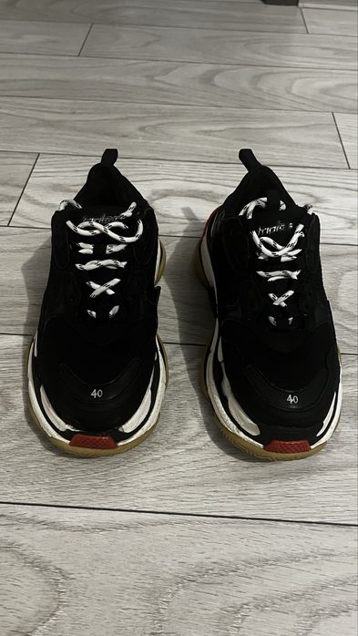 Balenciaga Triple S Black/Red/White - Marime 40 - Conditie buna