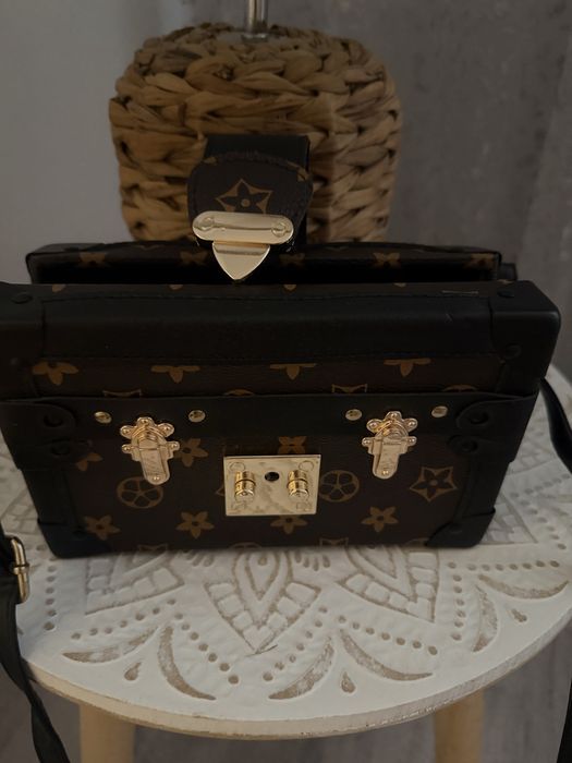 Дамска чанта  в кафяв цвят