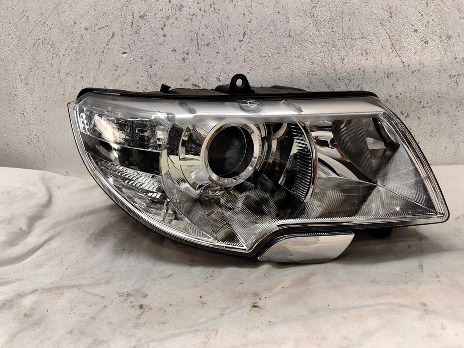 НОВ фар Шкода Суперб  Skoda Superb