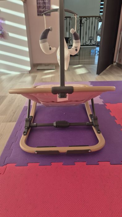 Бебешки дървен шезлонг Chipolino - Velvet, розов
Бебешки дървен шезлон