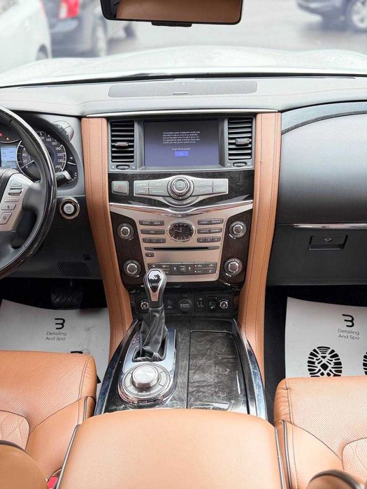 Sotuvda Infiniti QX 80 7S avtomashinamiz