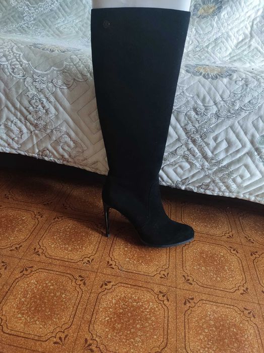 Продам женские сапоги