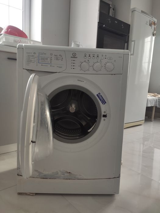 Продам стиральную машину