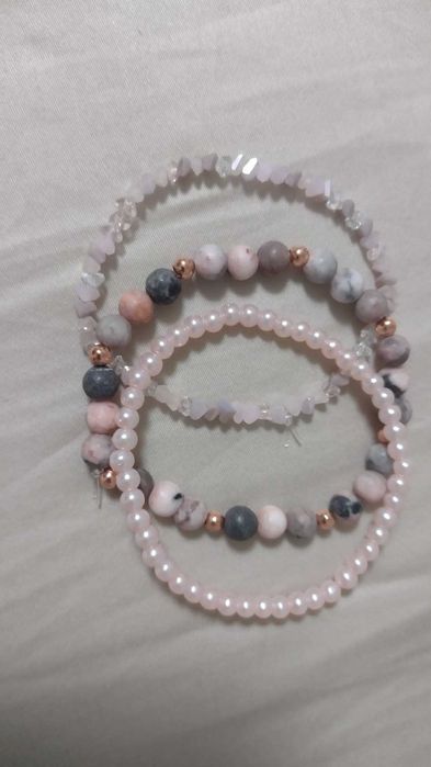 Ръчно изработени гривни и обеци