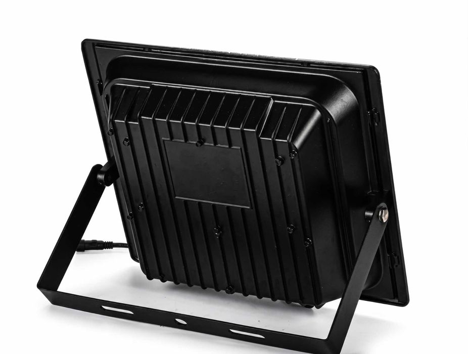 Прожектор 200W захранван с отделен соларен панел 23 х 35 см.