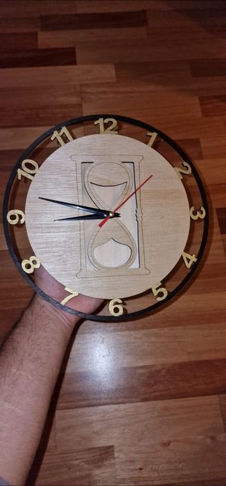 Realizam ceasuri,brelocuri,bijuterii din lemn personalizate