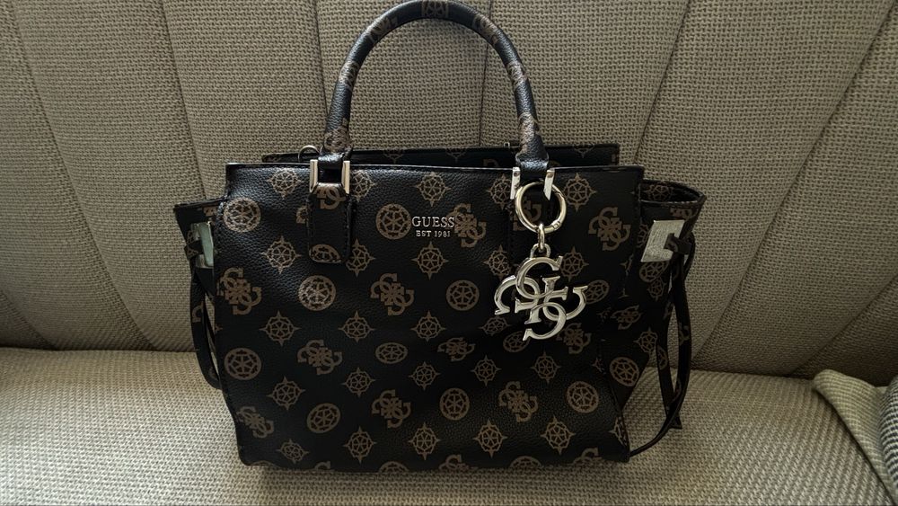 Оригинална дамска чанта GUESS Digital Status Satchel