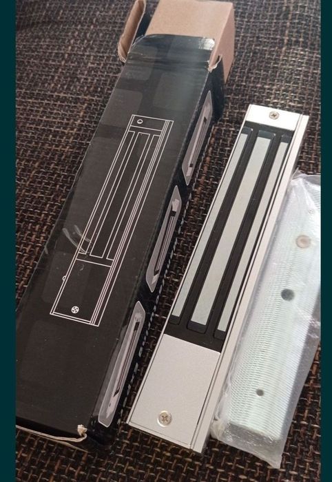 Încuietoare electromagnetică EM-350S

Dimensiune blocare	250Lx50Wx26H