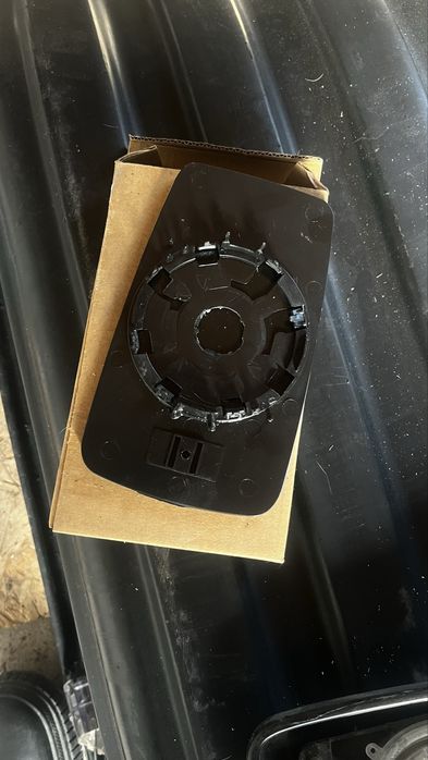 Боковое зеркало левое (водительское )  ауди 80