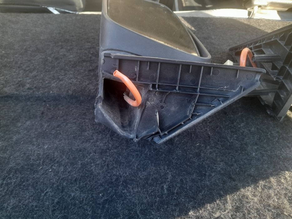 Продам правое боковое зеркало на приору