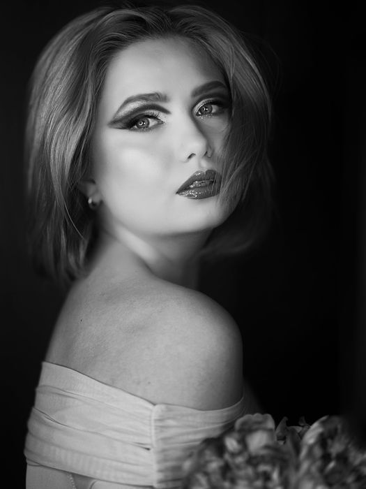 Cosmetica, make-up profesional, Pensat, Laminari, Epilări, Cursuri