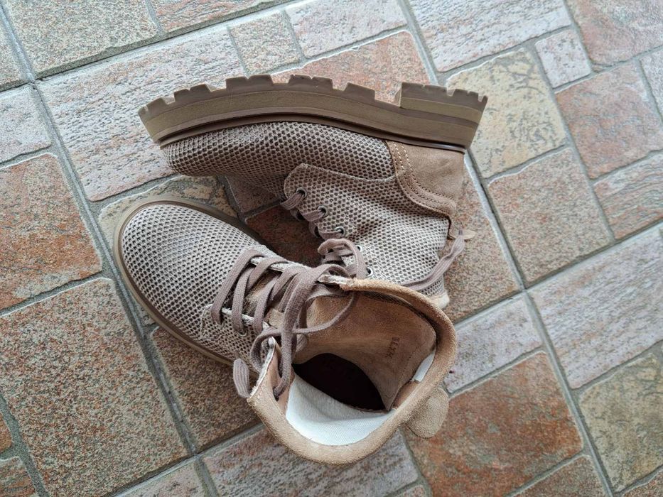 Бежови дамски боти размер 37