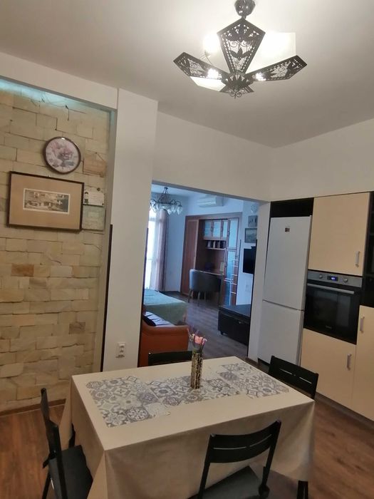 Дава се под наем Тристаен апартамент в Варна, Гръцка махала - 70 кв.м за 1000 € - Снимка #4