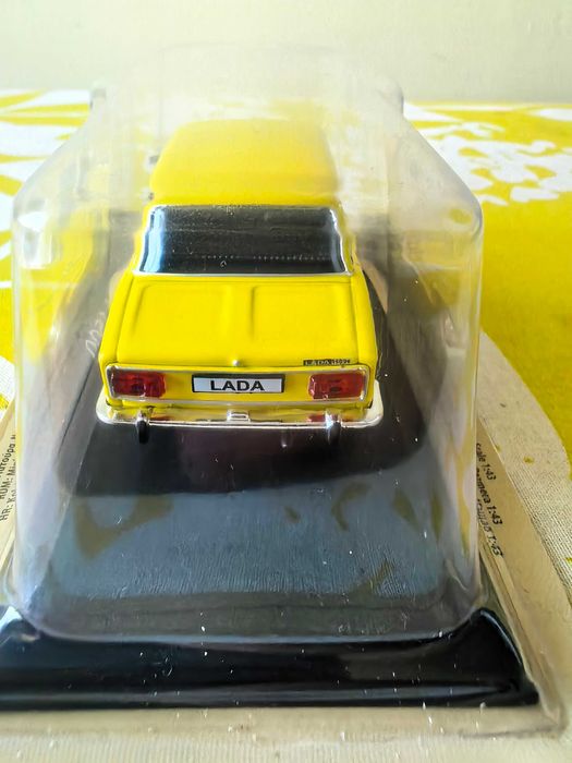 Колекционерски модел на Лада 1500 мащаб 1:43