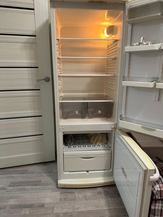 Продам холодильник