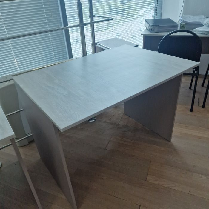 Продаются письменные столы