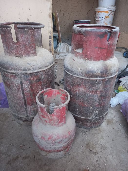 Продам газовые баллоны 3 шт