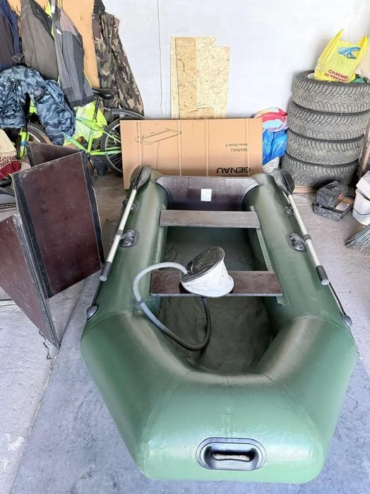 Продам лодку с мотором