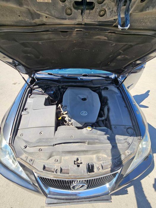 Продавам Lexus is220d
