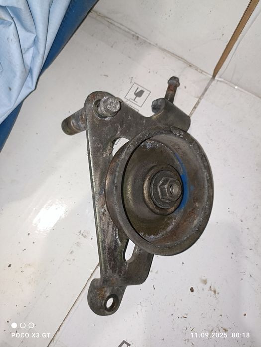 Натяжитель ремня генератора