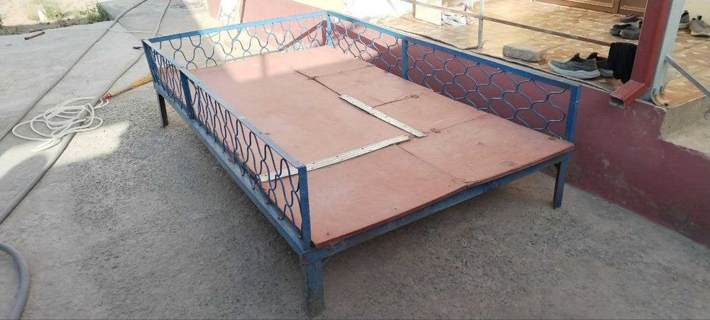 Темир тапчан сотилади