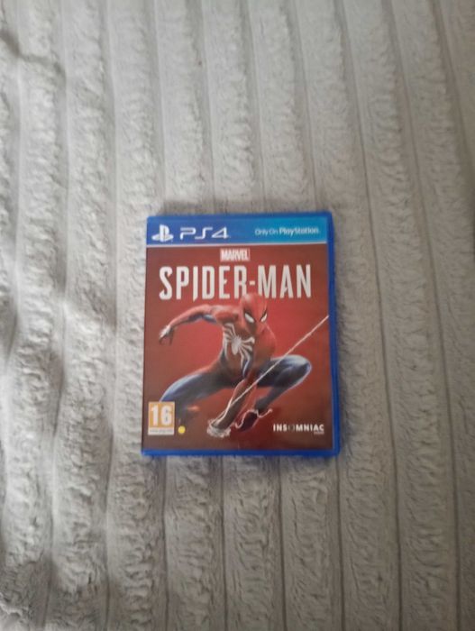 Ps4 1t като нов, със седем игра и два чойстика