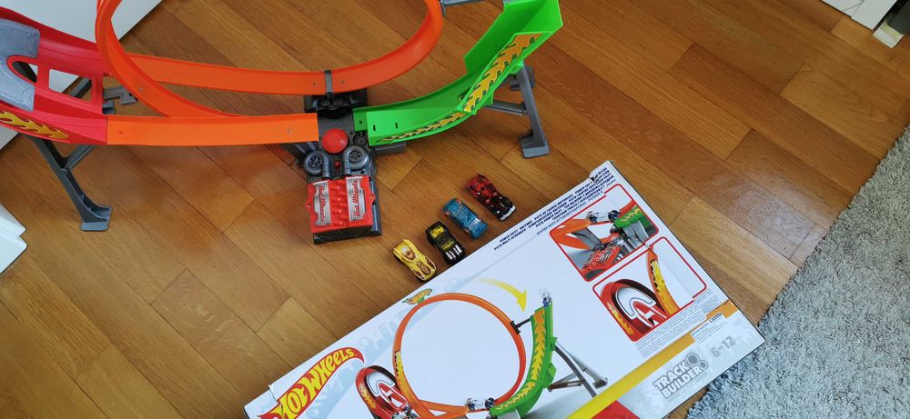 Писта Hot Wheels Super Loop и 4 колички - Mattel