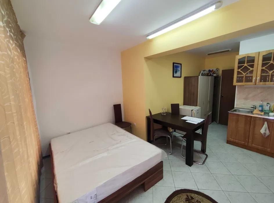 Дава се под наем Едностаен апартамент в Варна, Колхозен пазар - 28 кв.м за 200 € - Снимка #3