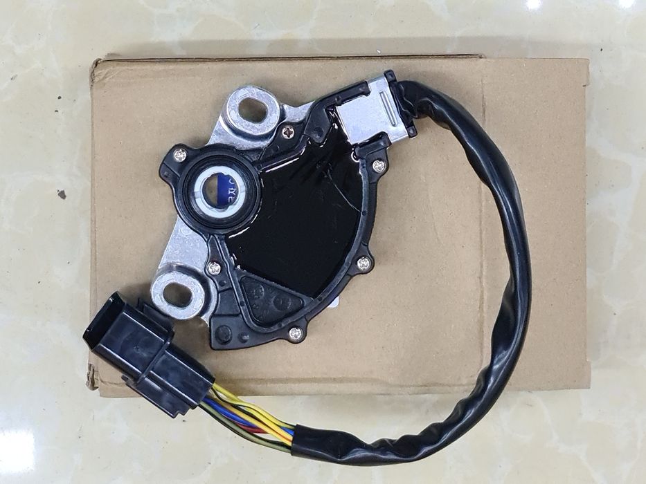 Селектор , ингибитор  на Паджеро 4