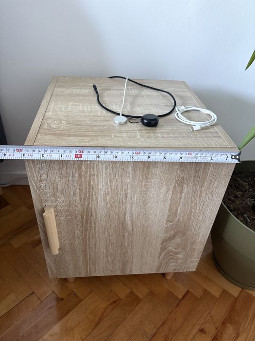 Noptiere cu picioare . Dimensiuni 40x40x40