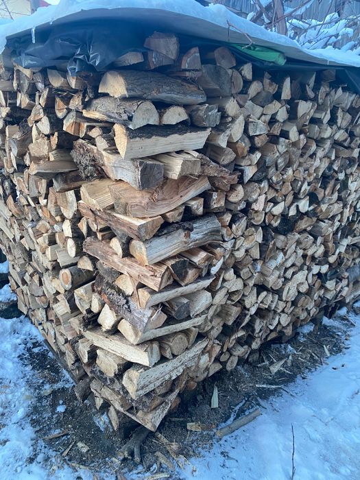Lemne de foc tăiate și crăpate