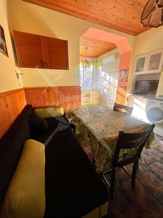 Дава се под наем Етаж от къща в Варна, Окръжна болница - 120 кв.м за 550 € - Снимка #2
