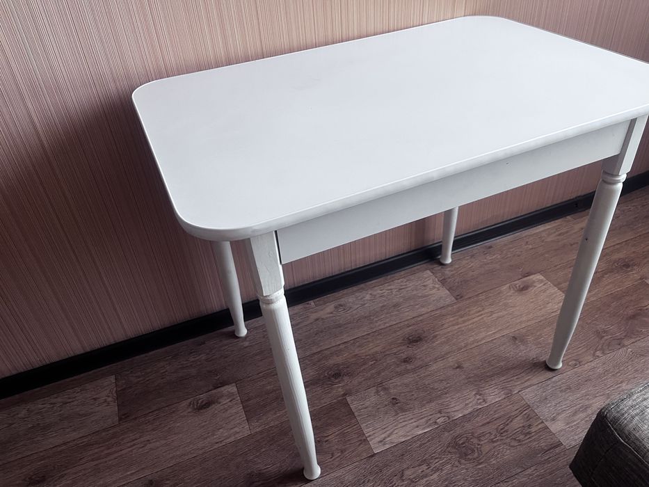 Продам стол кухонный