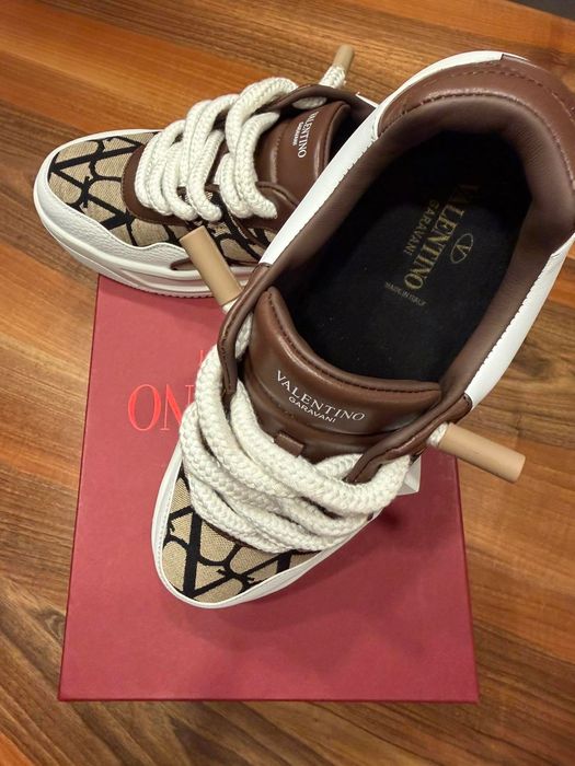 Продавам чисто нови оригинални сникърси Valentino