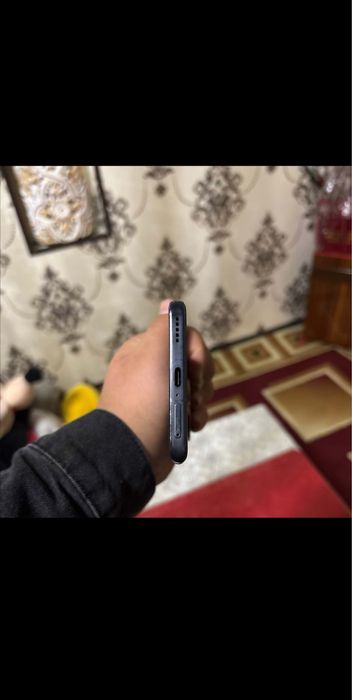 xotira 8/256 rangi qora chaqa chuqusi yuq kar dak bor