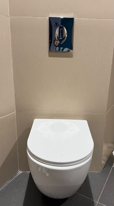 Продается унитаз , инстоляция grohe б/у