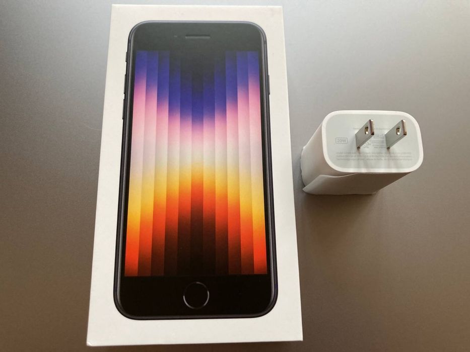 Apple iPhone SE 2022 LL/A coтилади