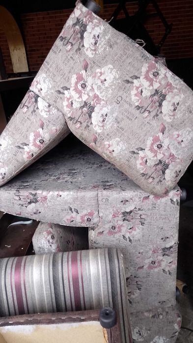 Продавам мебели за ресторант