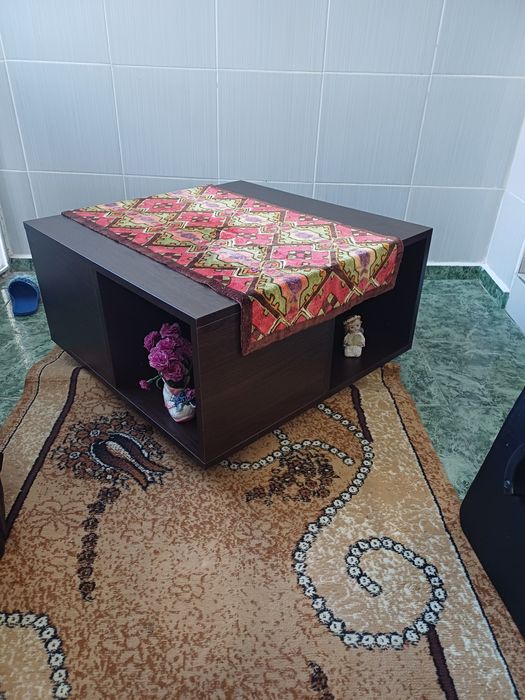 Маса тъмно кафява