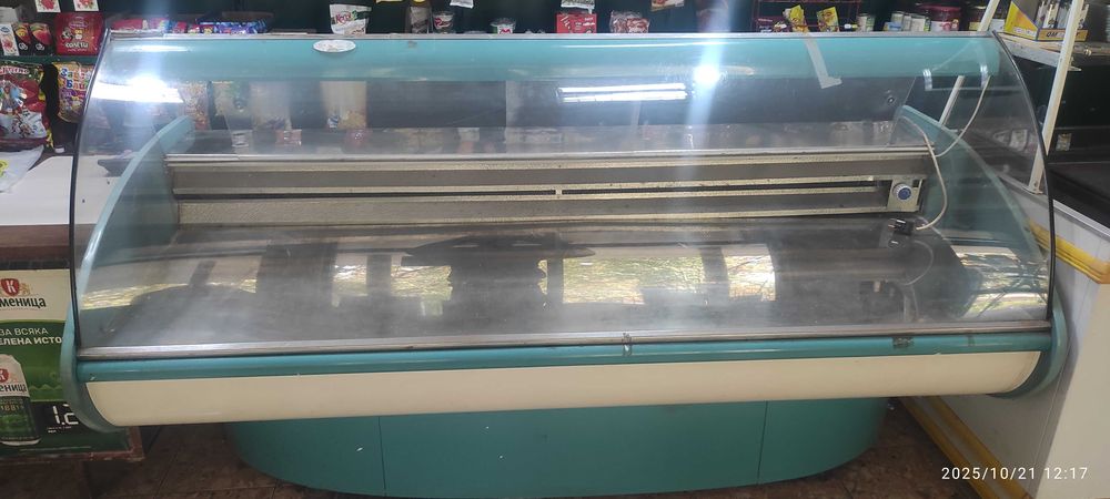 Куполна хладилна витрина